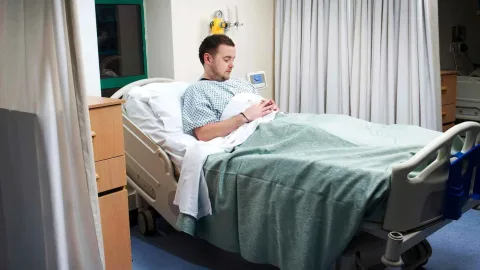 Recuperação pós cirurgia em casa e uso de cama hospitalar: Tudo o que você precisa saber