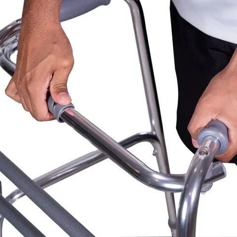 Diferença entre andador fixo e articulado e para que serve
