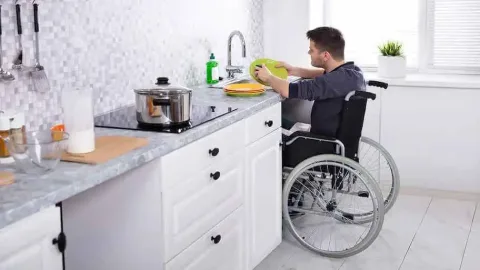 Dicas para usar cadeira de rodas em apartamento pequeno