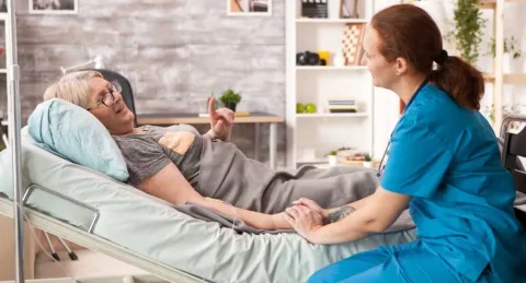 Seis razões para optar pela locação de camas hospitalares