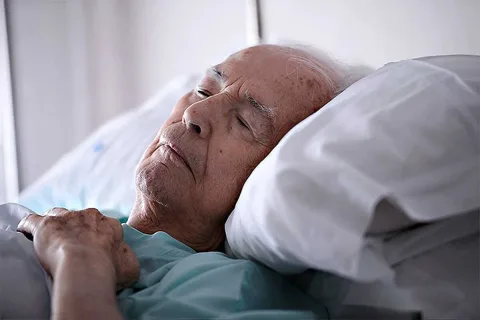 Quais os pontos positivos de usar cadeira higiênica para idoso?