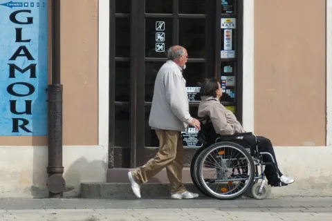 Como deixar uma cadeira de rodas mais confortável